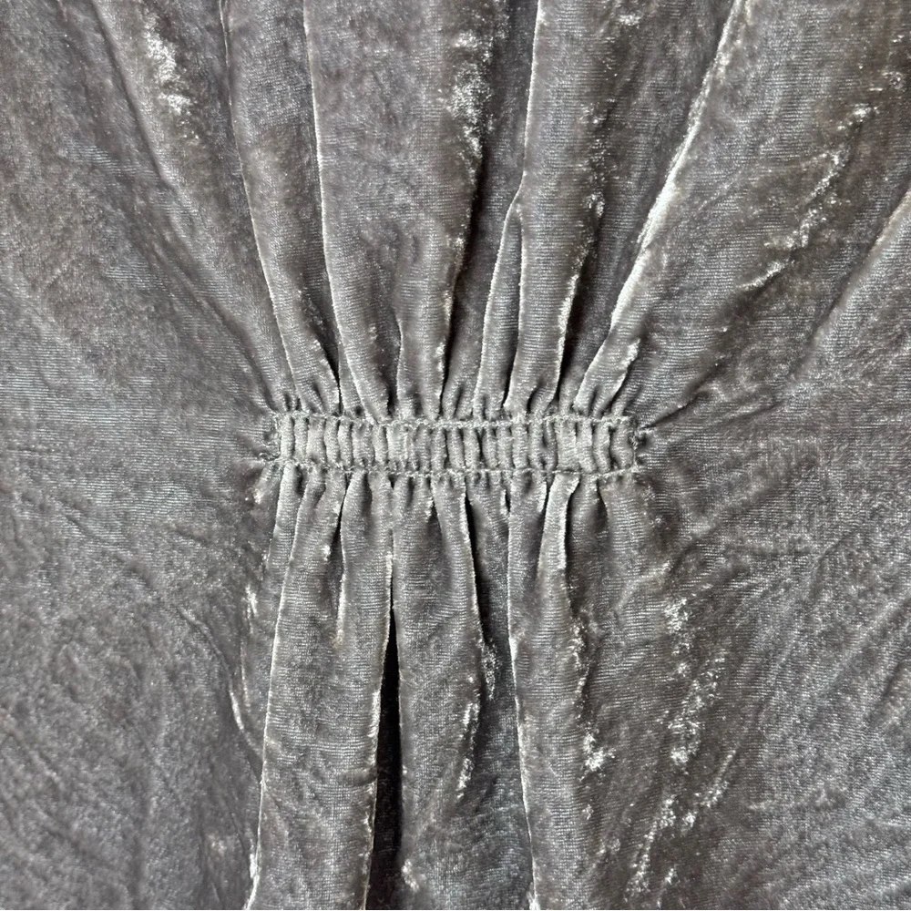 Madewell Velvet Daylight Ruffle‎ Top Sz 8 gray/silver